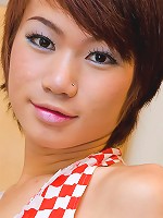 Asian tranny Pangpong readily gives her rod a hand
